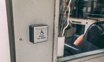 door_ada